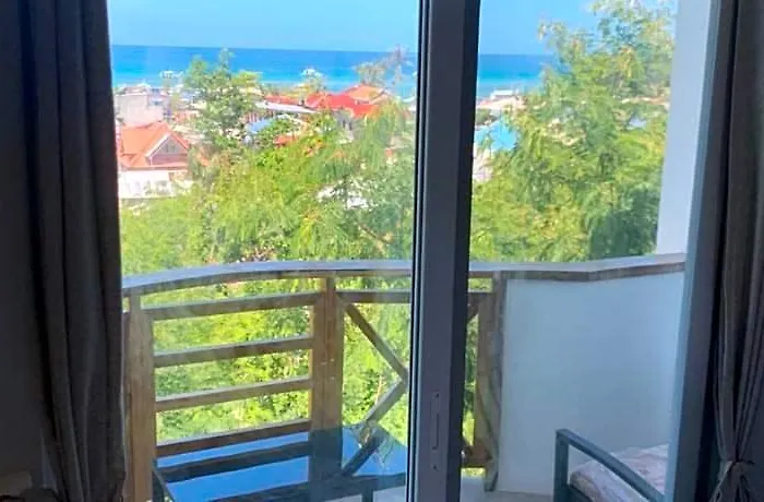 Hotel Crown Malapascua 2*